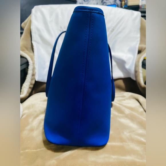 Michael Kors Large Jet Set Bag/Tote in Cobalt Blue. EUC. Original dust bag. - Picture 10 of 15